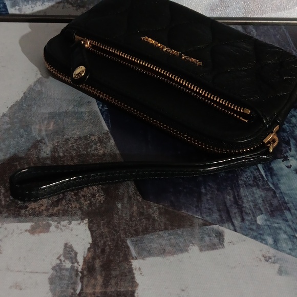 Vera Bradley - Picture 2 of 6